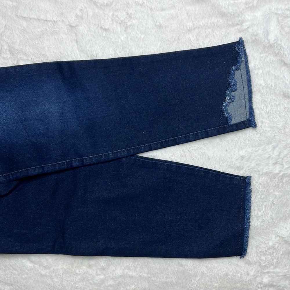 B’violet Jeans - Picture 6 of 7
